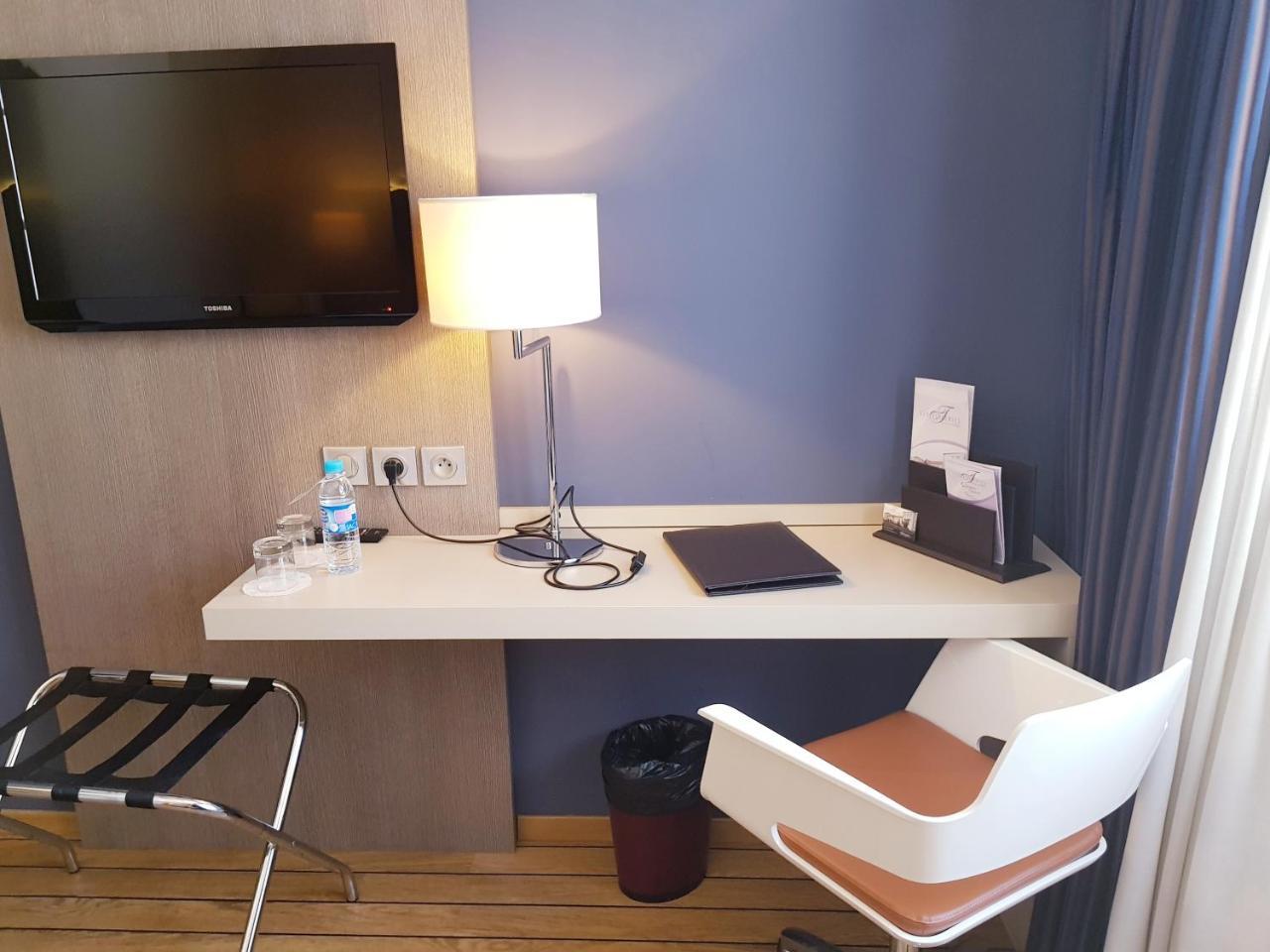 Logis Hotel Les Tuileries Fey Bagian luar foto